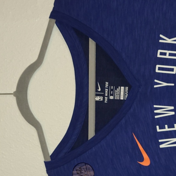 The Nike Tee NBA NY Knicks Dri- Fit Cotton V-Neck Athletic Blue Blk Wmns XXL NWT - Picture 12 of 12